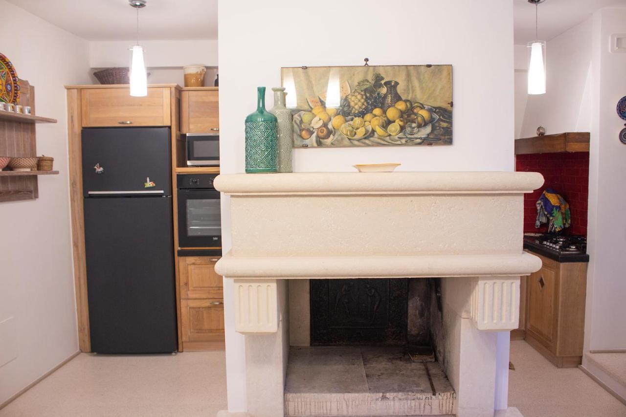 Amata Casa Apartment Muro Leccese Bagian luar foto