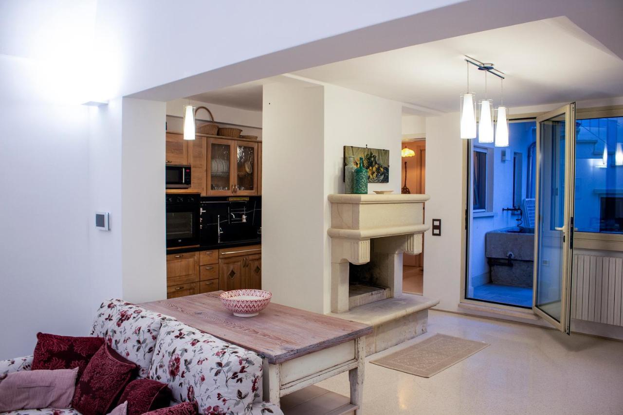 Amata Casa Apartment Muro Leccese Bagian luar foto